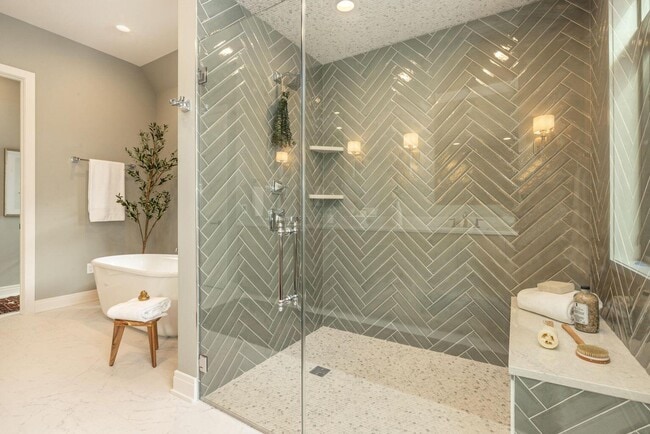 Building Photo - 5589 N Danbury Rd