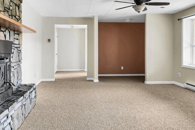 Building Photo - 910 Old Fort Rd