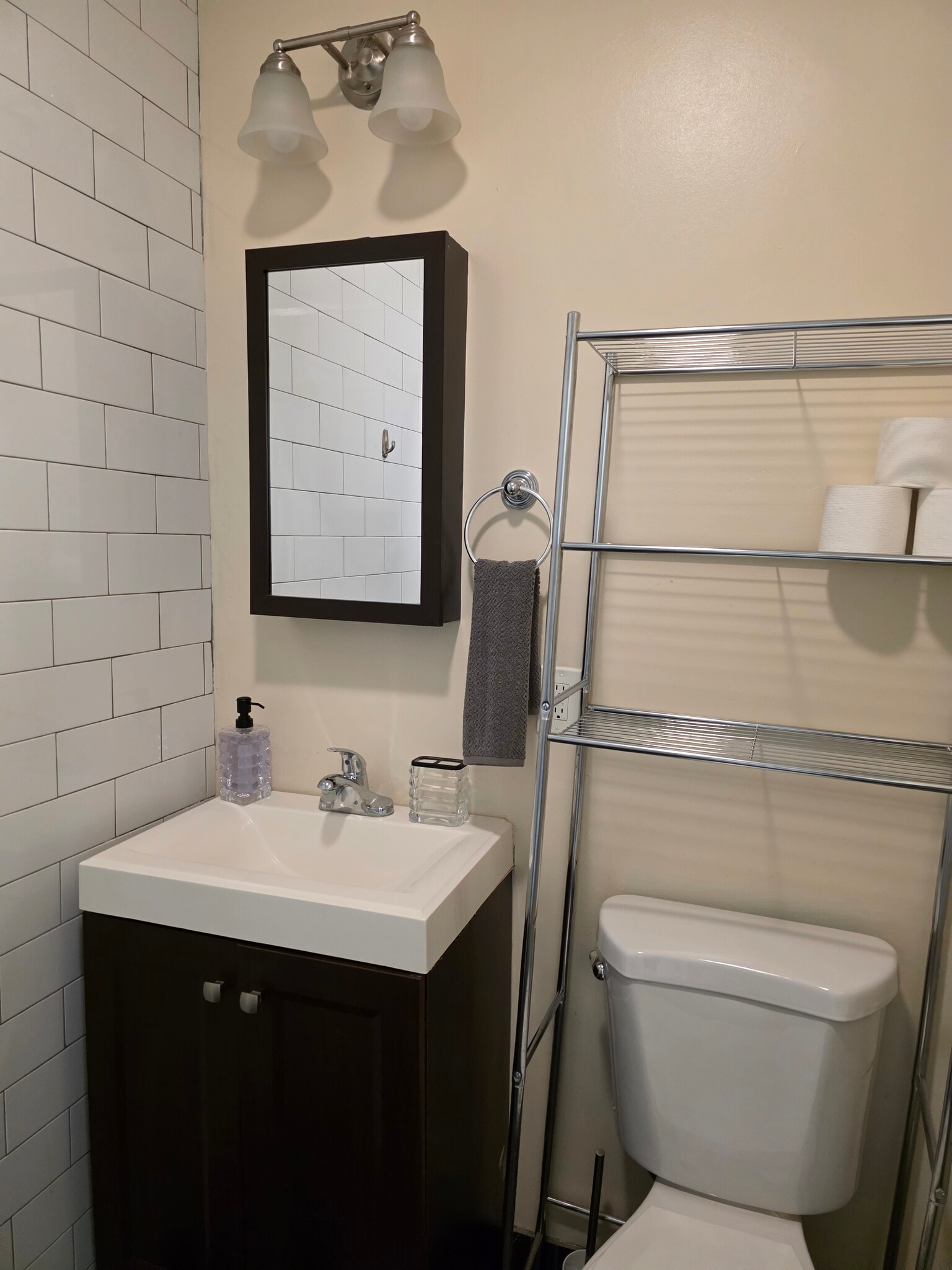 Bathroom Vanity - 1049 N Jacobus Ave