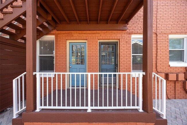 Building Photo - 3107 S Esperanza Ave