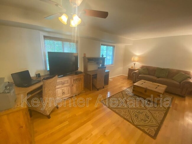 Building Photo - 5923 Kara Pl