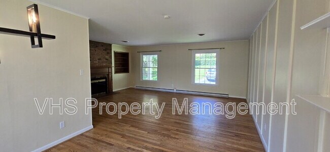 Building Photo - 7297 Moss Ln