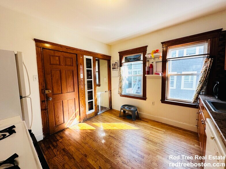 Building Photo - 12 Peters St