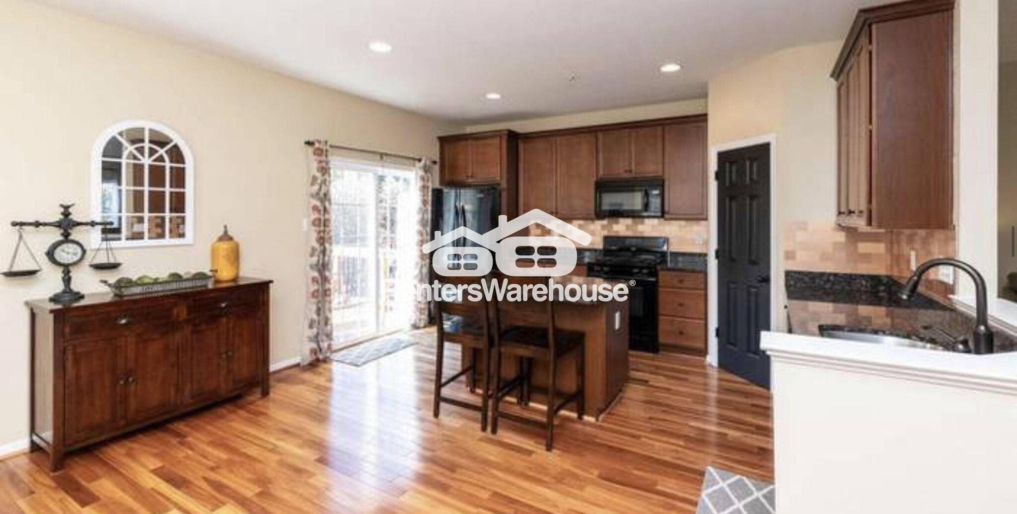 Building Photo - 1910 Reading Ct