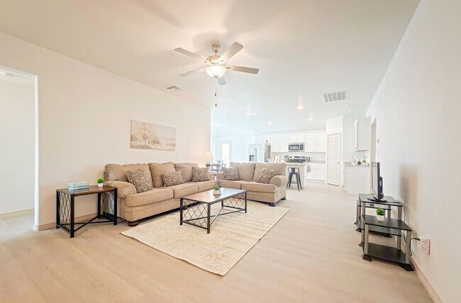 Building Photo - The Perfect Blend of Function and Luxury