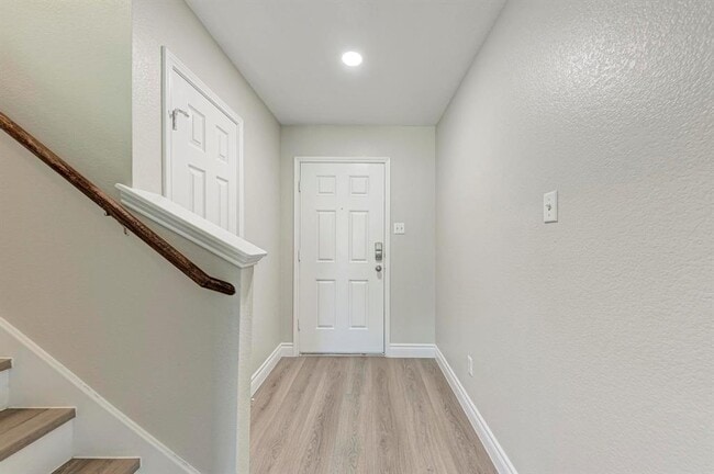 Building Photo - 3413 Bach Dr