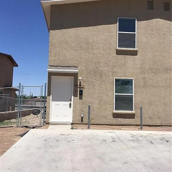 Building Photo - 8497 Roseway Dr