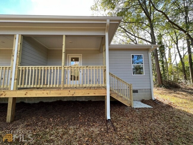 Building Photo - 250 Holly St