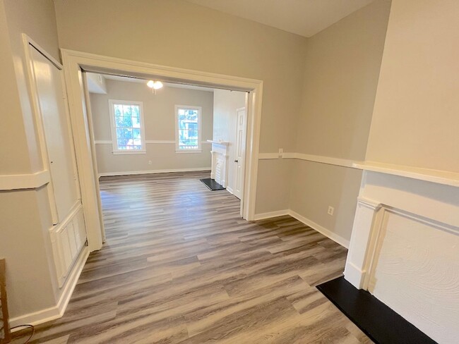 Building Photo - 3 BED | 2 BATH | VICTORIAN DISTRICT
