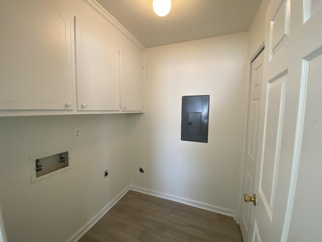 Building Photo - 3806-38D1 Sterling Pointe Dr