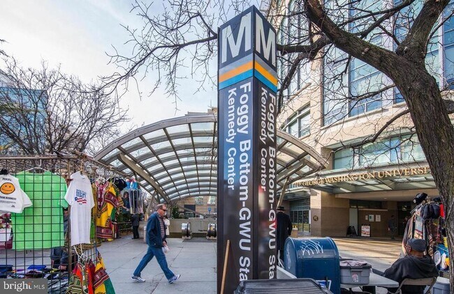 Building Photo - 955 26th St NW