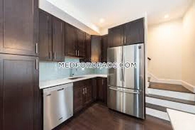 Building Photo - Parking Included, In-Unit Washer and Dryer...