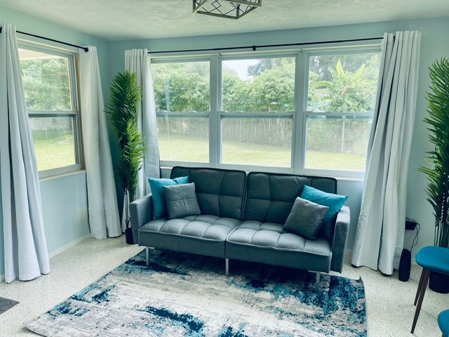 Sunroom - sofa bed - 5124 Mitzi Ln