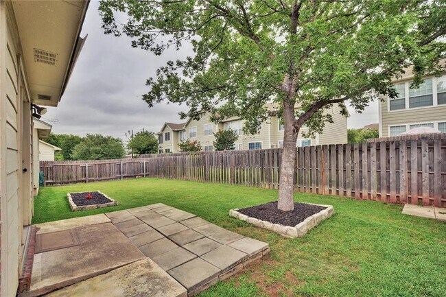 Building Photo - 2624 Century Park Blvd