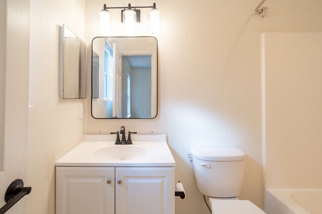 Building Photo - 2738 W Tharpe St