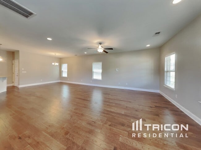 Building Photo - 271 Cloverbrook Way