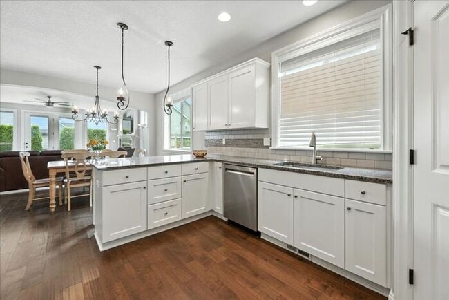 Building Photo - Elegant 3-Bedroom Fully Furnished Home wit...