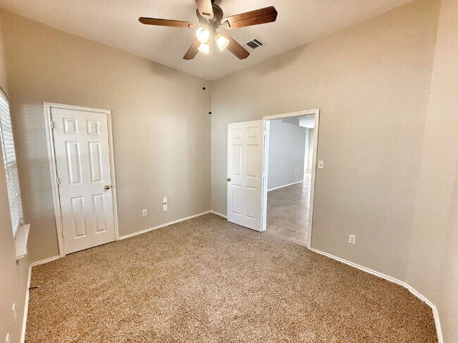 Building Photo - Freshly Painted 4-Bedroom Home in North Pa...