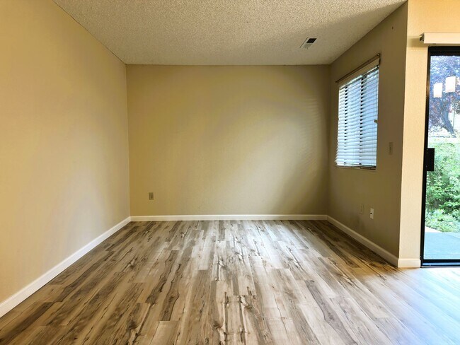 Building Photo - 180 Park Place Dr