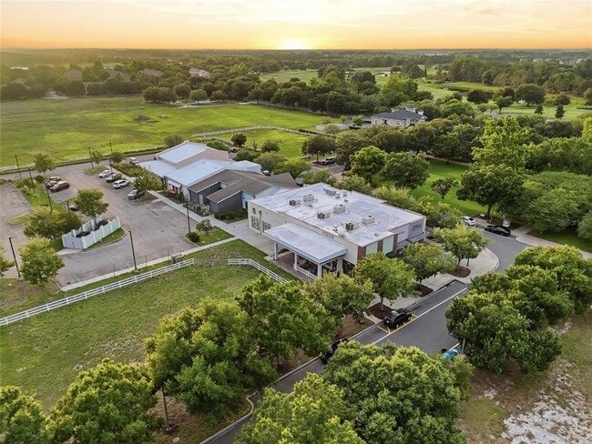 Building Photo - 6917 Five Oaks Dr