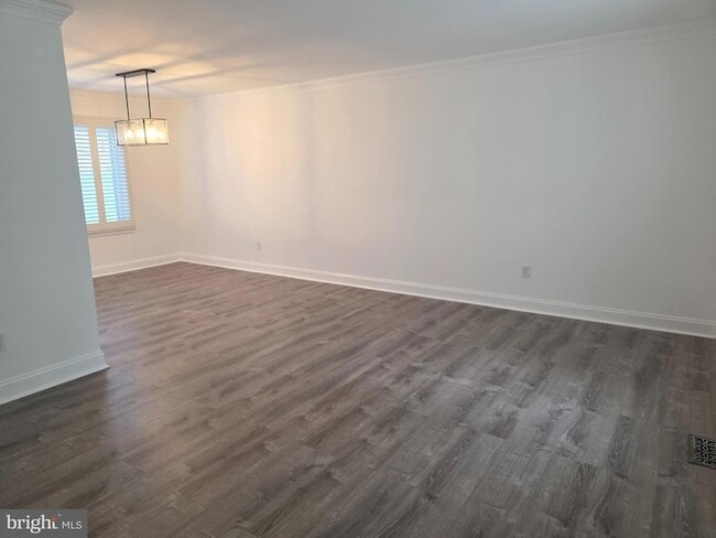 Building Photo - 251 Fir Tree Ct