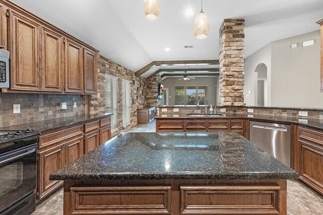 Building Photo - 27723 Amy Willow Ln