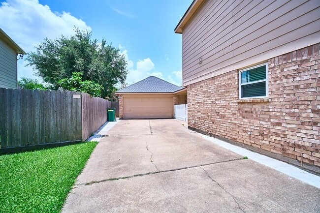Building Photo - 14811 Wintercove Ct