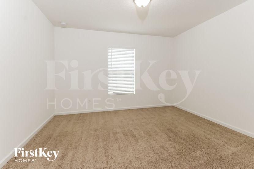 Building Photo - 1549 SW Fresno Rd