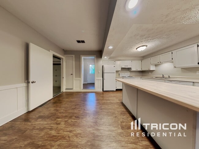 Building Photo - 15 Thornleigh Dr