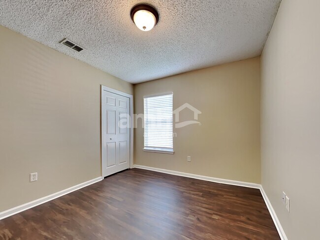 Building Photo - 9575 Stratham Ct