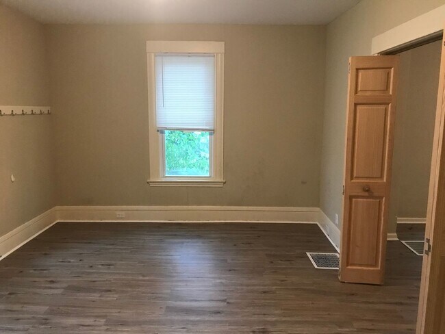 Building Photo - 1616-18 Emerson Ave N