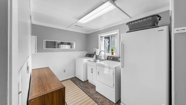 Building Photo - 1372 Orchard Loop