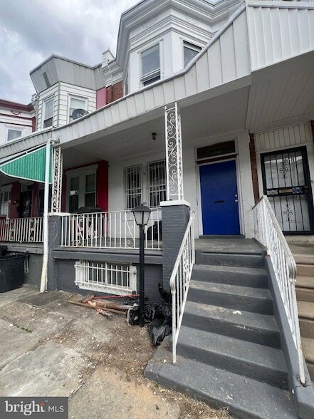 Building Photo - 1249 N Alden St