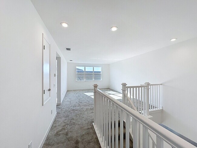 Building Photo - 32801 Tree of Life Ave