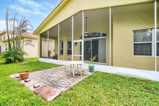 Building Photo - 6020 Spring Lake Terrace
