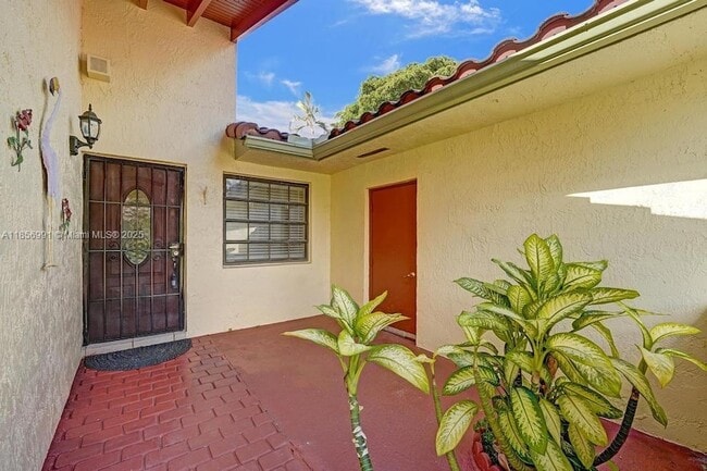 Building Photo - 9540 Sevilla Ln