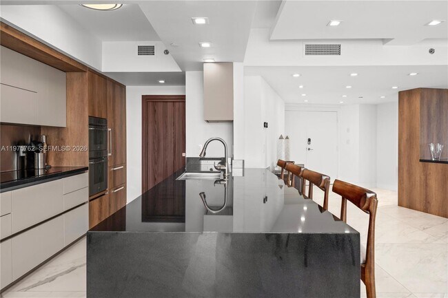 Building Photo - 450 Alton Rd