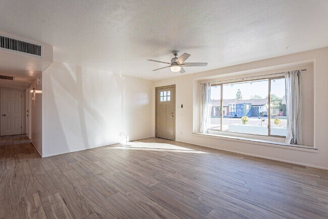 Building Photo - 8416 E Rancho Vista Dr