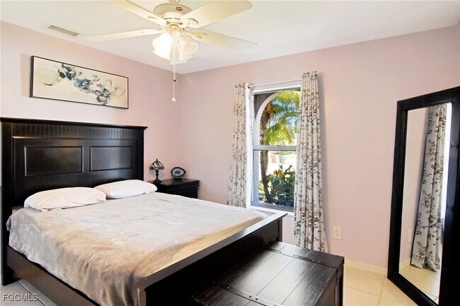 Building Photo - 4531 SW 14th Pl