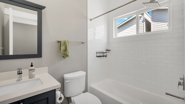 Building Photo - 607 Bayou St