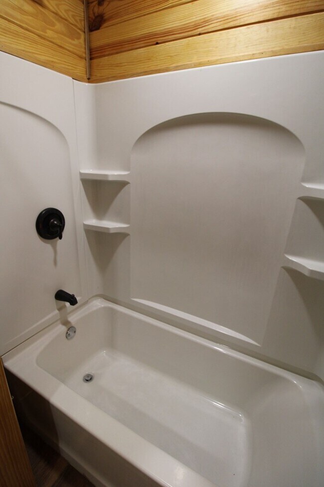 Building Photo - 900 Race Track Rd