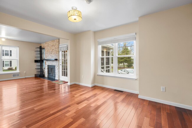 Building Photo - 13 Taconic St