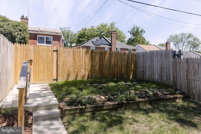 Building Photo - 632 Faraday Pl NE