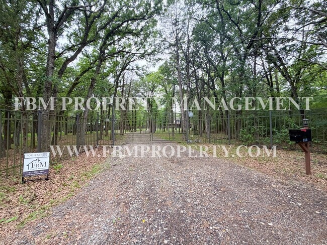 Building Photo - 338 Post Oak Dr