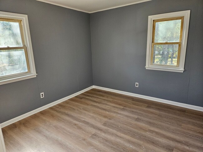 Building Photo - Beautiful Updated 2 bedroom, 1 bath home - Rocky Point