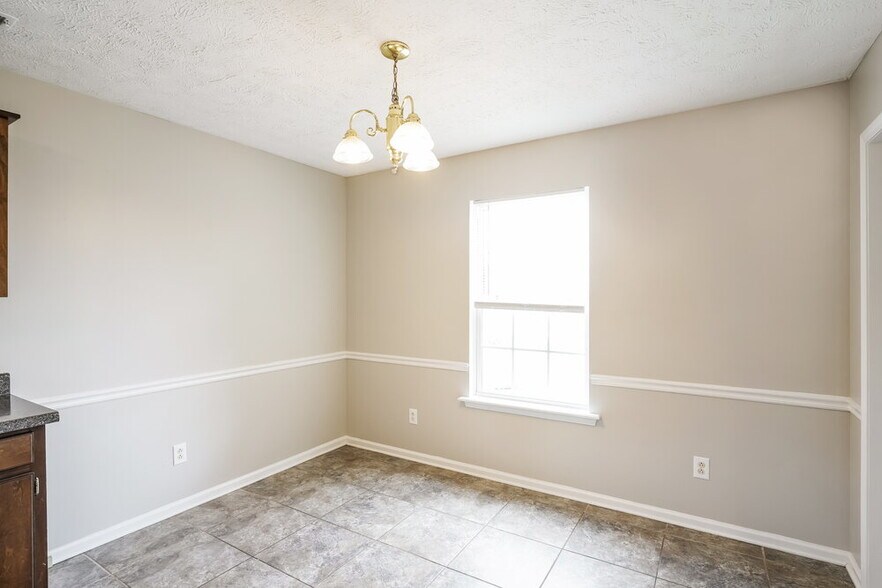 Building Photo - 1204 Smalls Ct