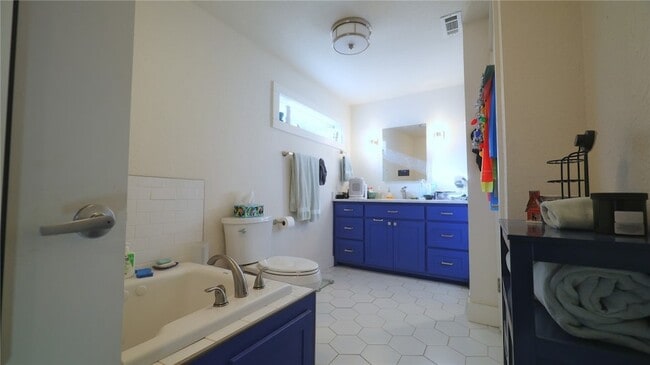 Building Photo - 2108 W Stone St