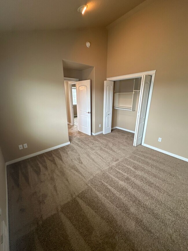 Building Photo - nov208