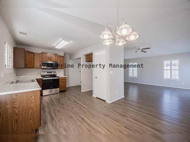 Building Photo - 619 E Jensen St