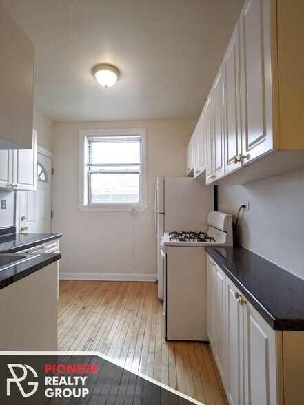 Building Photo - 540 W Aldine Ave